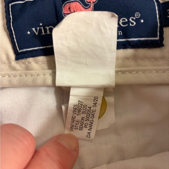 Vineyard Vines Men’s Breaker Shorts- khaki shorts size waist 33, 9” length - Picture 6 of 10